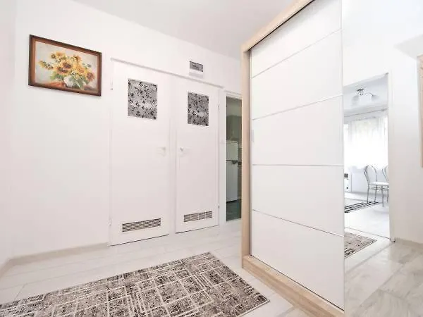 Nowakowka 2 Sypialnie W Centrum Stronia Slaskiego Строне-Слёнске